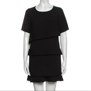 Timo Weiland short sleeve tiered pleated Shift Dress in‎ black round neck